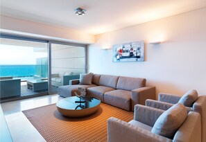 Deluxe-Suite, 3Â Schlafzimmer, Meerblick | 1 Schlafzimmer, hochwertige Bettwaren, Betten mit Memory-Foam-Matratzen