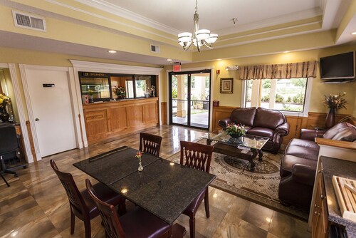 Downtowner Inn and Suites Hobby