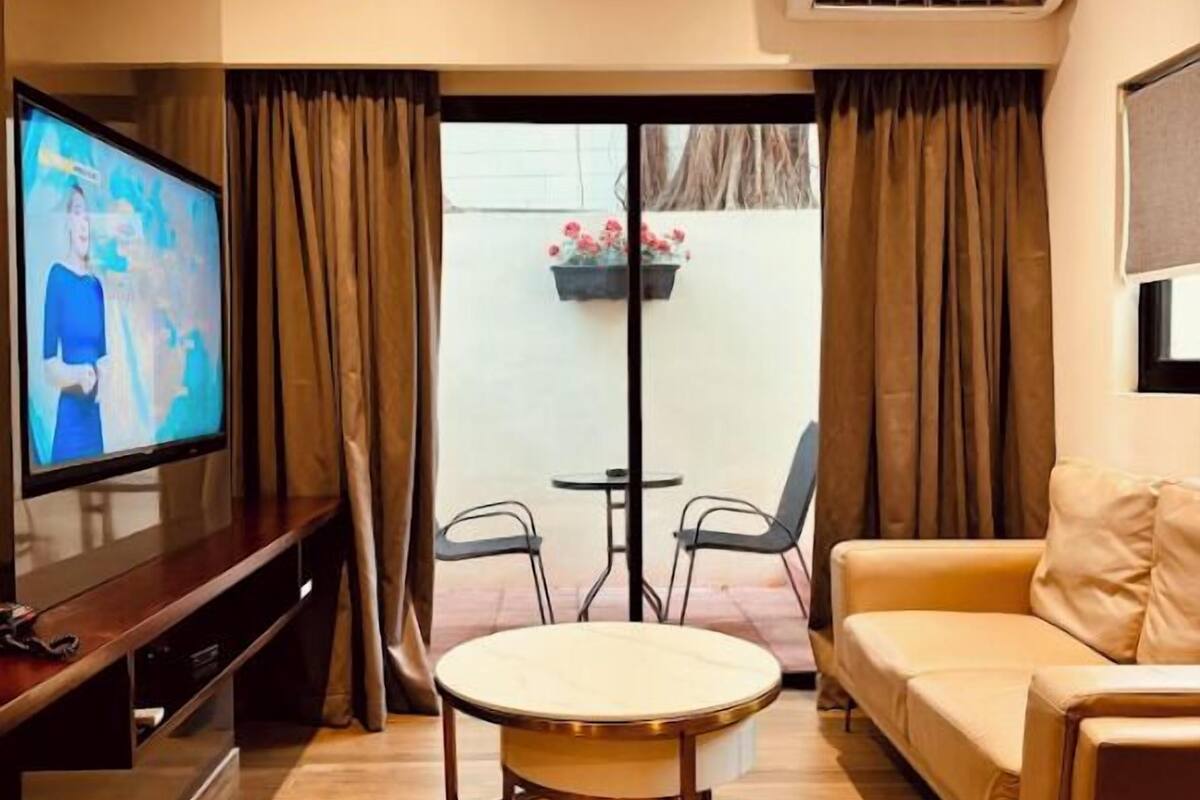 Artemis Apartment, 1 Bedroom, Balcony | Living area | Smart TV