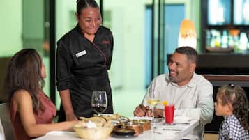 3 restaurants; breakfast, lunch, dinner and brunch served