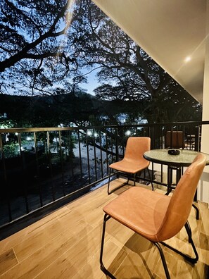 スーペリア ダブルルーム キングベッド 1 台 バルコニー | テラス / パティオ