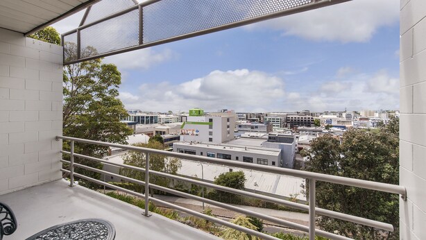 Unclassified image, 1 of 21, button - City Towers (Auckland)