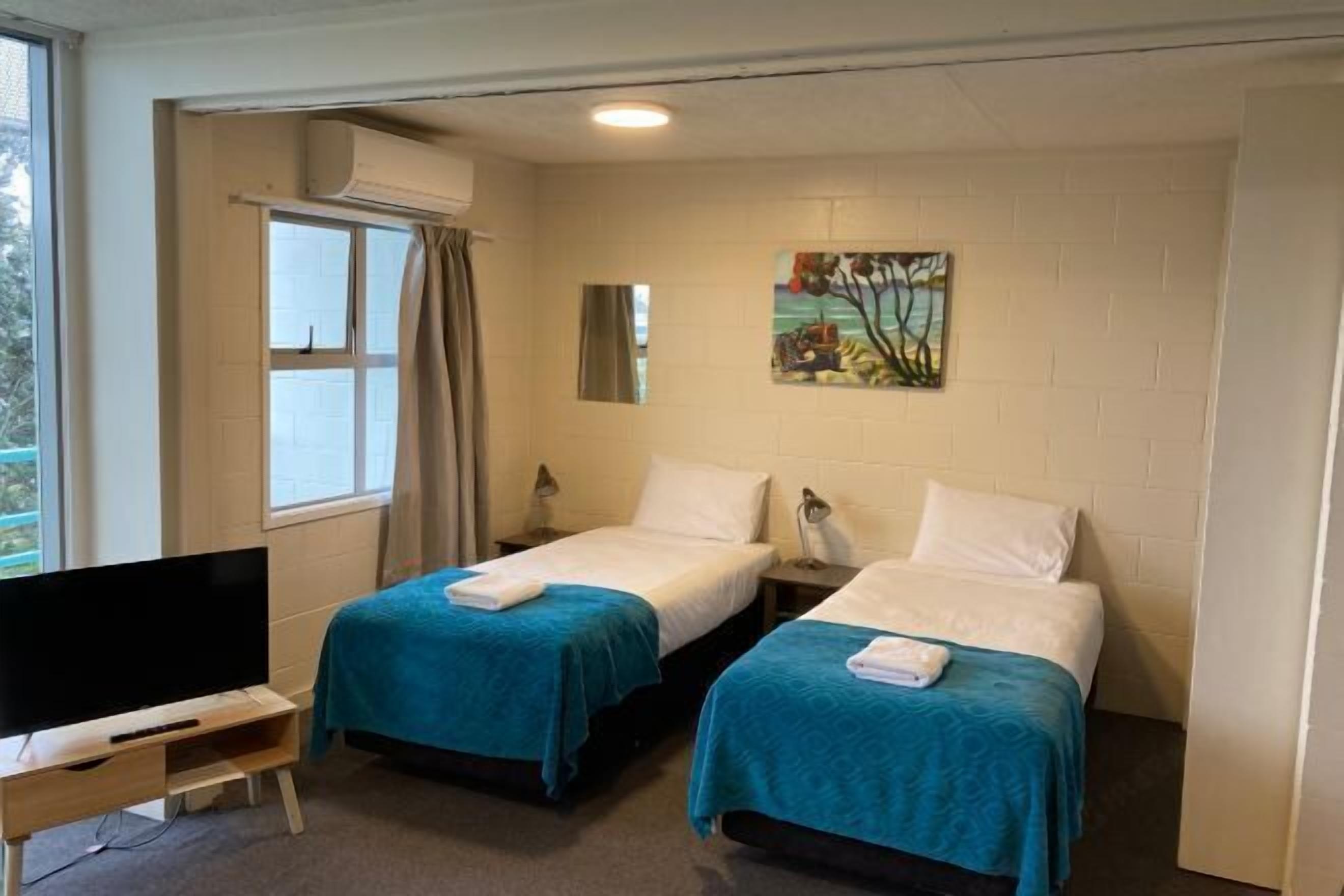 Free cribs/infant beds, rollaway beds, free WiFi, bed sheets