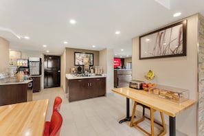 Breakfast area - Red Roof Inn Bourbonnais (Bourbonnais)