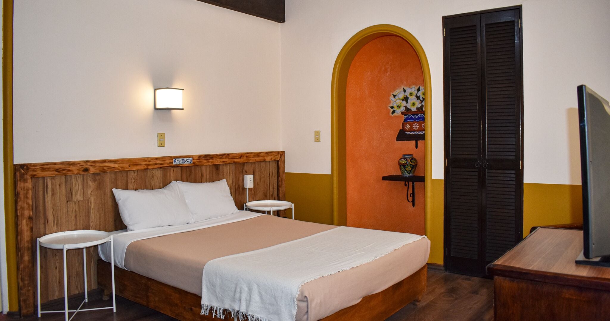 Desk, iron/ironing board, free WiFi, bed sheets