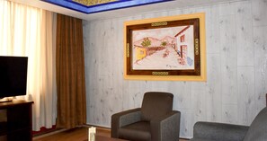 Neljän hengen standard-huone | Työpöytä, silitysrauta/-lauta, ilmainen Wi-Fi, vuodevaatteet