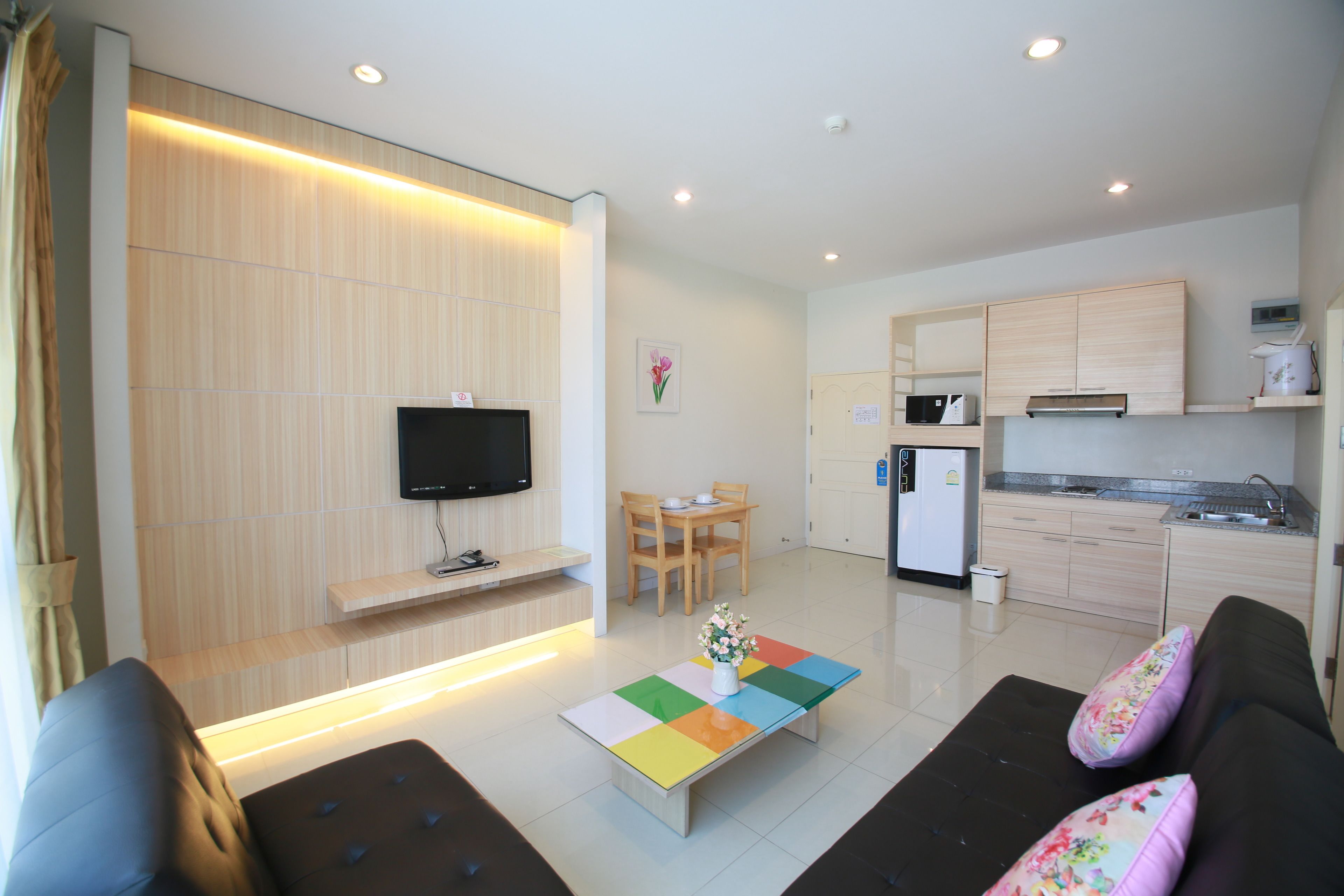 Suite, 1 Bedroom | Desk, blackout curtains, soundproofing, free WiFi