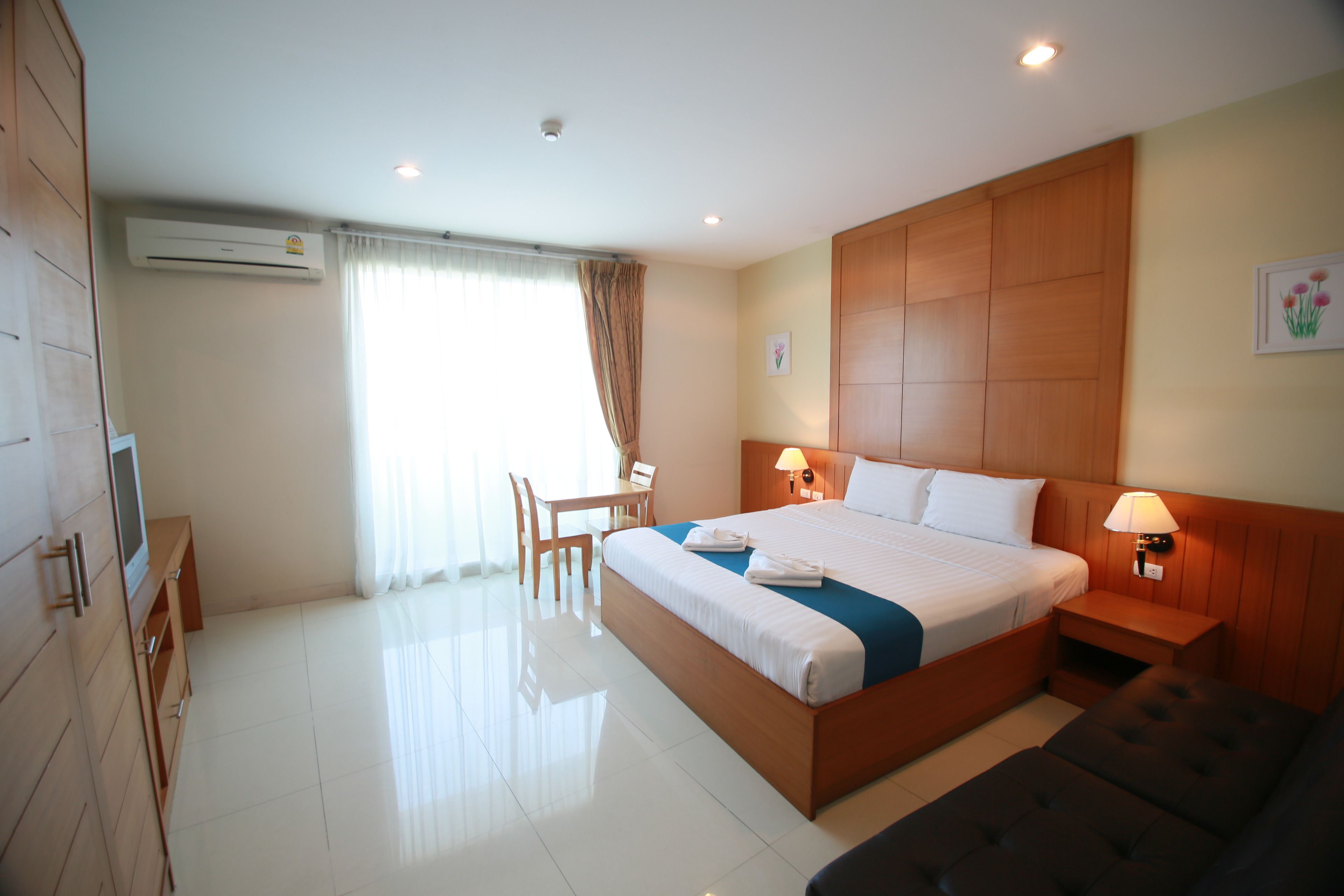 Deluxe Room, Balcony | Desk, blackout curtains, soundproofing, free WiFi