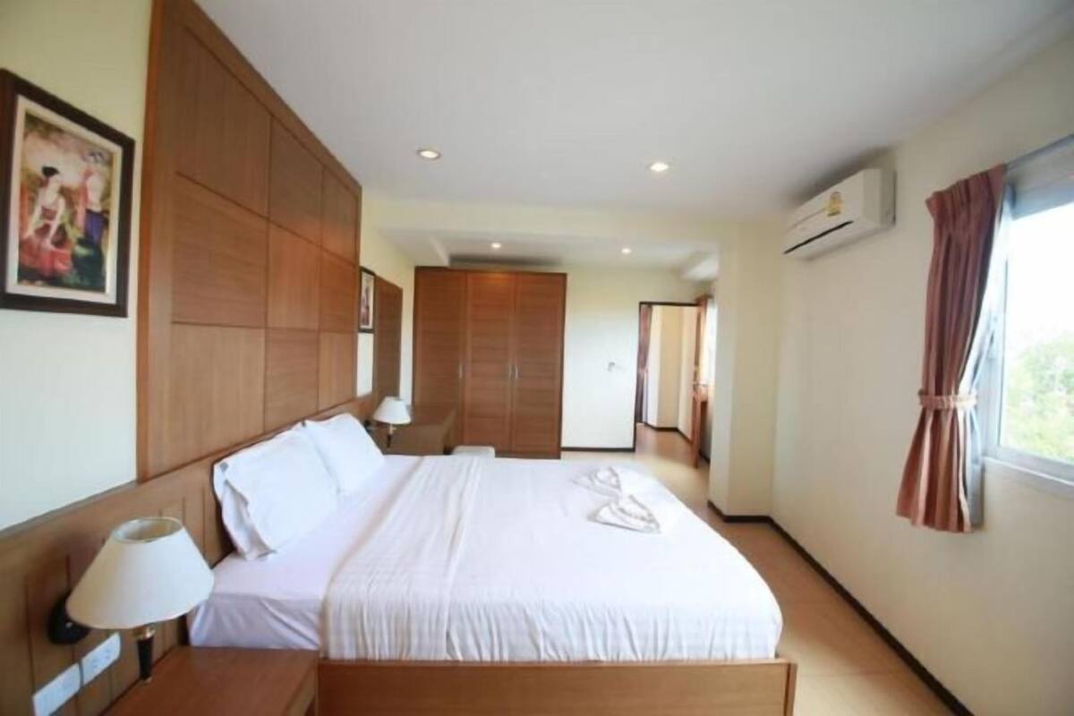 In-room safe, blackout curtains, free WiFi