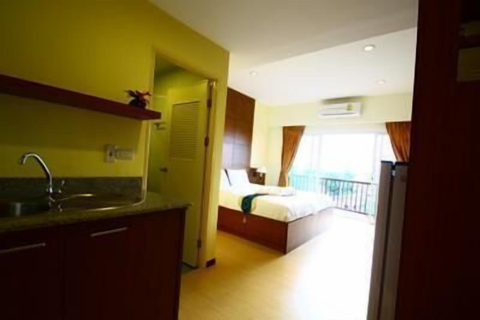 Apartment, 1 Bedroom | Private kitchenette | Coffee/tea maker, fridge, microwave, electric kettle