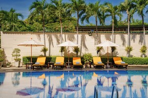 Outdoor pool - JP Villa Hotel (Pattaya)