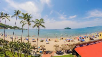 Beach nearby, sun loungers, beach umbrellas, beach towels