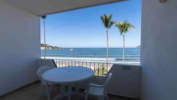 Habitación Premium, vista al océano | Caja de seguridad en la habitación, wifi gratis y ropa de cama