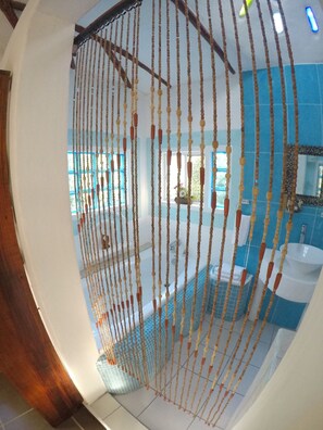 Standard Room, Bathtub, Ground Floor (with air conditioner) | Bathroom | Bathtub, free toiletries, towels - Kambulum Nature Eco-Villas (Chunyaxche)