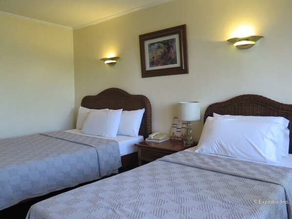 Triple Room | Desk, blackout drapes, free WiFi - Vacation Hotel Cebu (Cebu City)