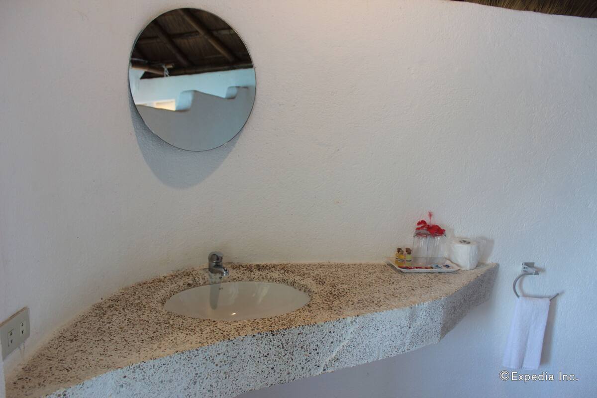 ocean panorama room | bathroom sink