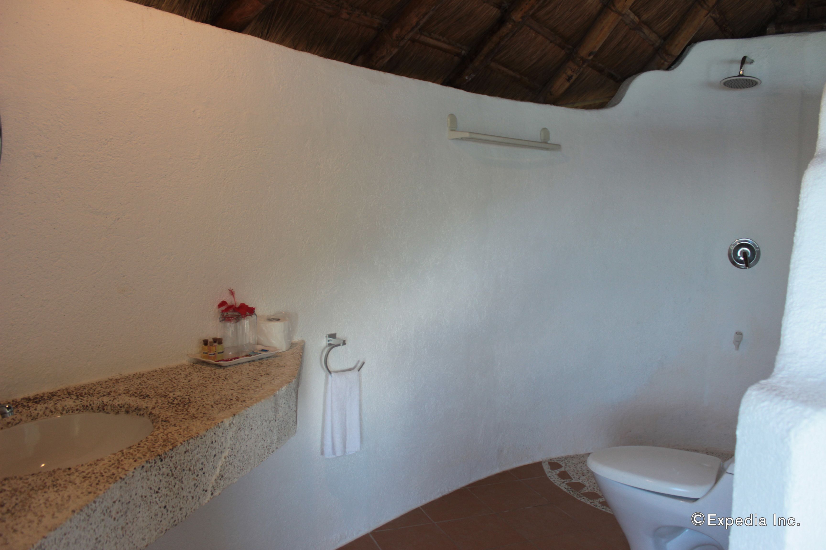 ocean panorama room | bathroom | shower, hair dryer, towels