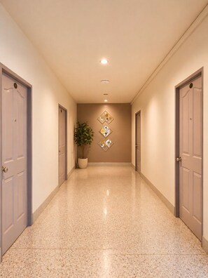 Hallway - The Fifth Residence Hotel (Bangkok)
