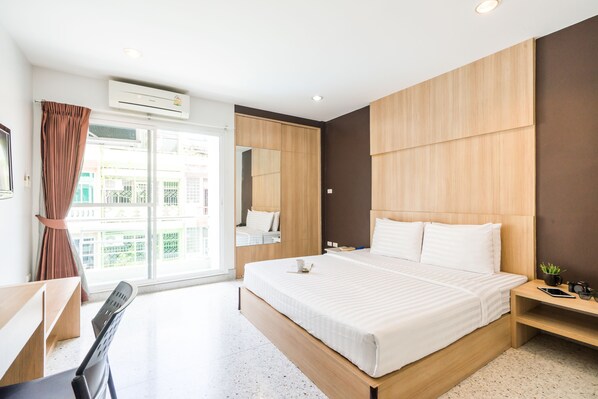 Superior Double Room | Desk, free WiFi, bed sheets - The Fifth Residence Hotel (Bangkok)