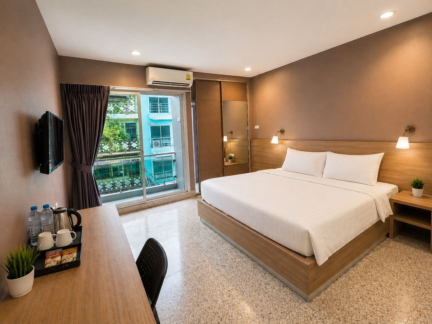 Photo - The Fifth Residence Hotel