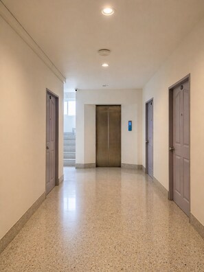 Hallway - The Fifth Residence Hotel (Bangkok)
