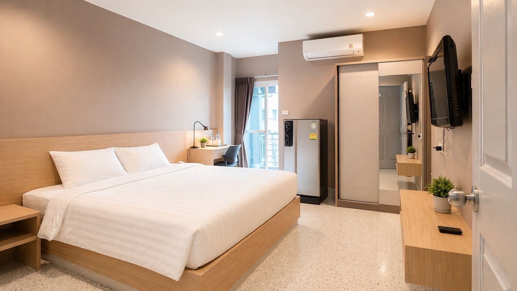 Superior Triple Room | 書桌、免費無線上網、床單