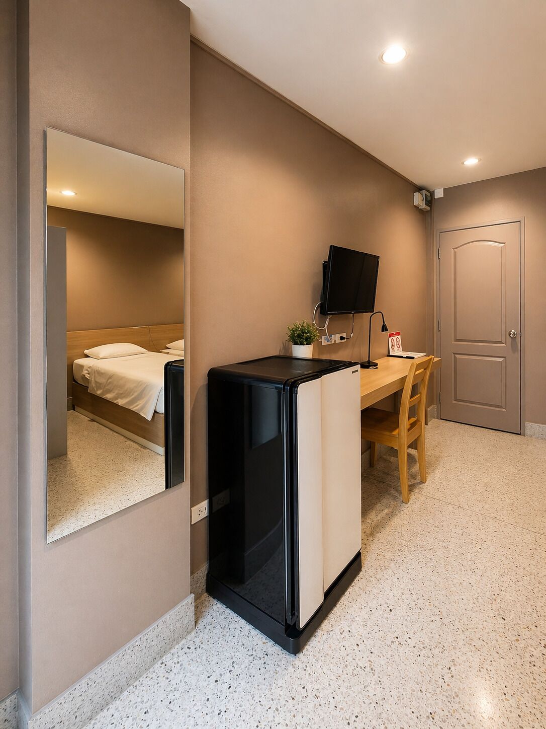 Photo - The Fifth Residence Hotel