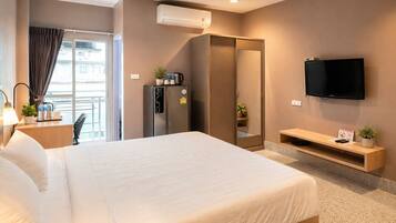 Superior Triple Room | Desk, free WiFi, bed sheets
