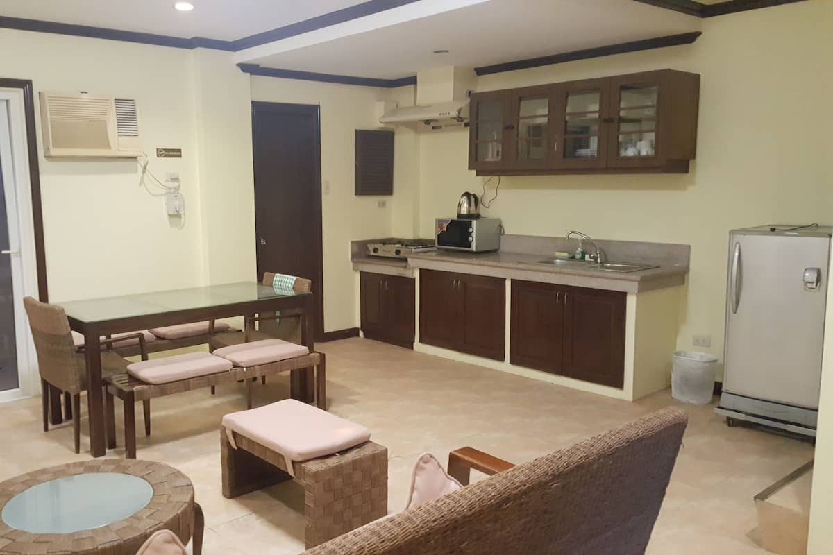 Villa (2 Storey) | Cocina básica privada | Cafetera o tetera