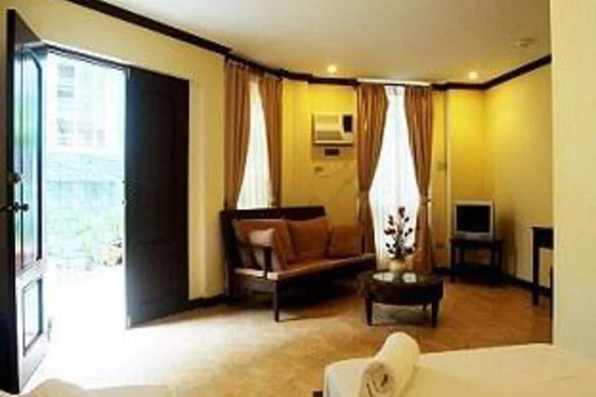 Habitación doble | 1 dormitorio, ropa de cama de alta calidad, escritorio y wifi