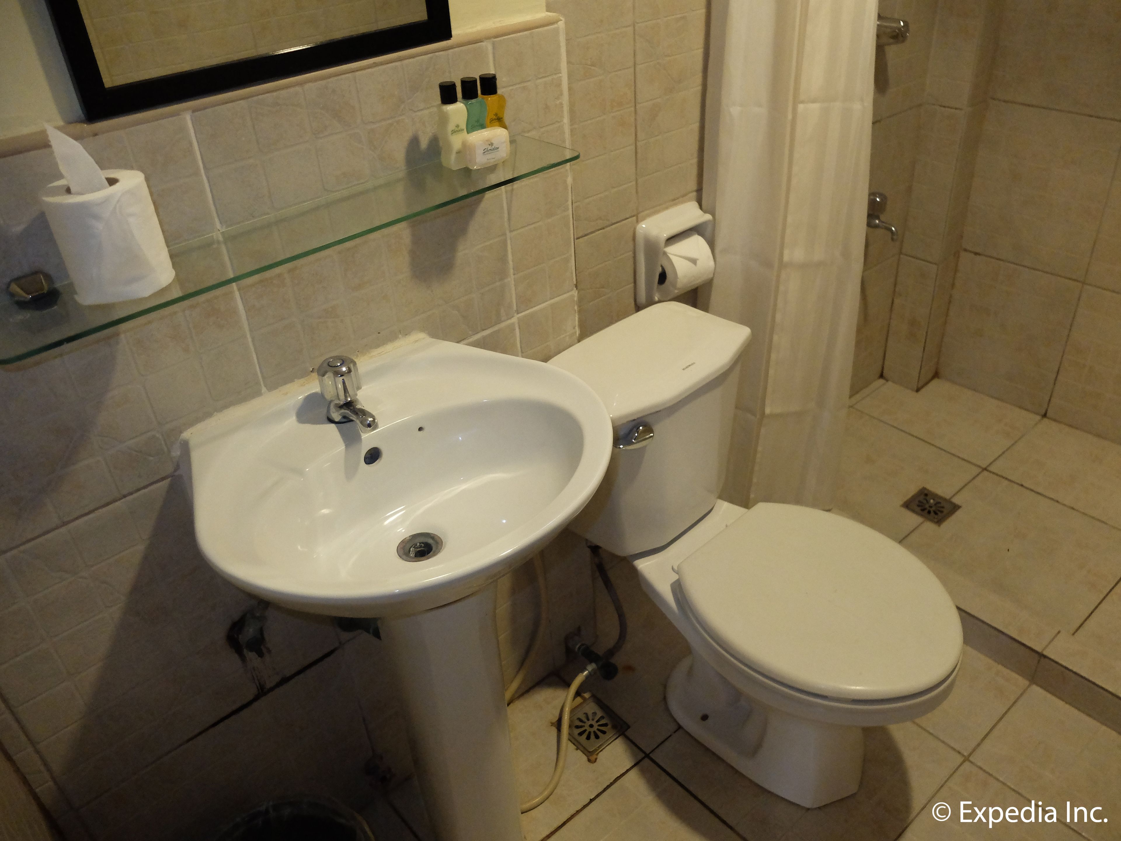 double room | bathroom | shower, hair dryer, towels