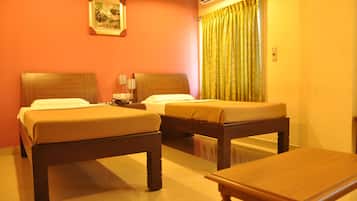 Deluxe Room | Desk, blackout curtains, iron/ironing board, rollaway beds