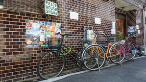 A brick building with a sign reading "Peace House Showa." - Peace House Showa - Hostel (Osaka)