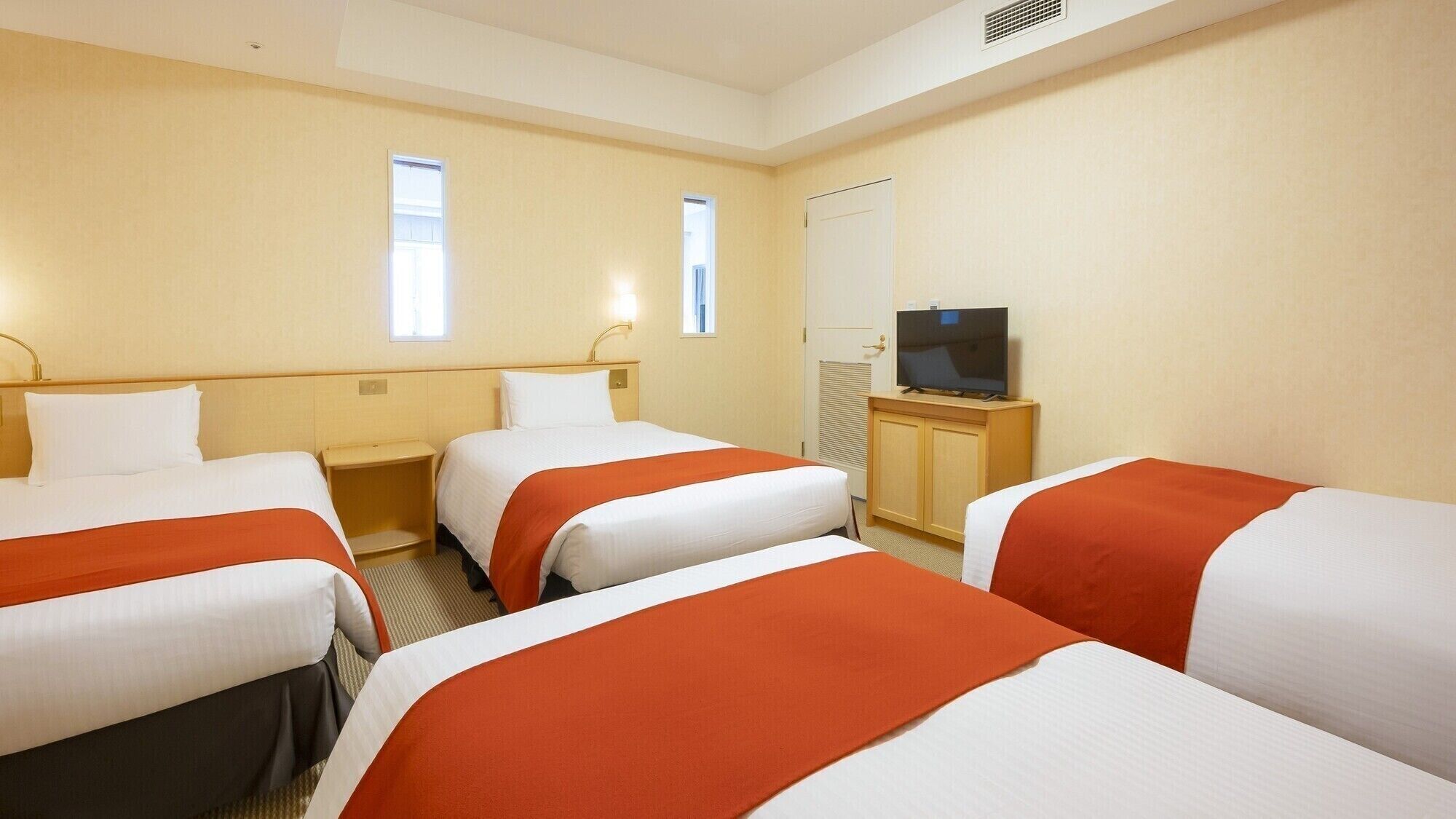 Premium bedding, in-room safe, desk, blackout drapes
