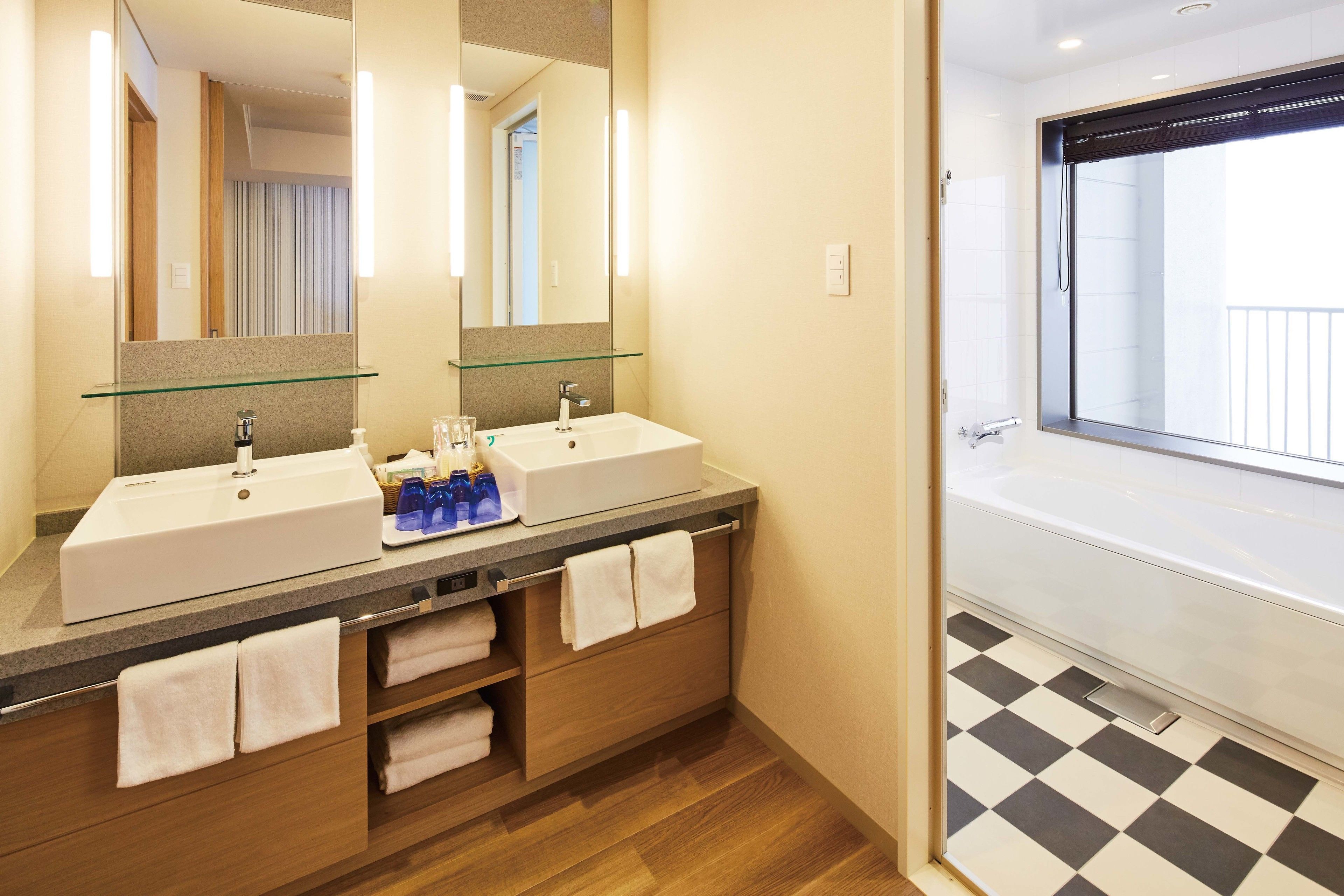 combined shower/bathtub, free toiletries, hair dryer, slippers