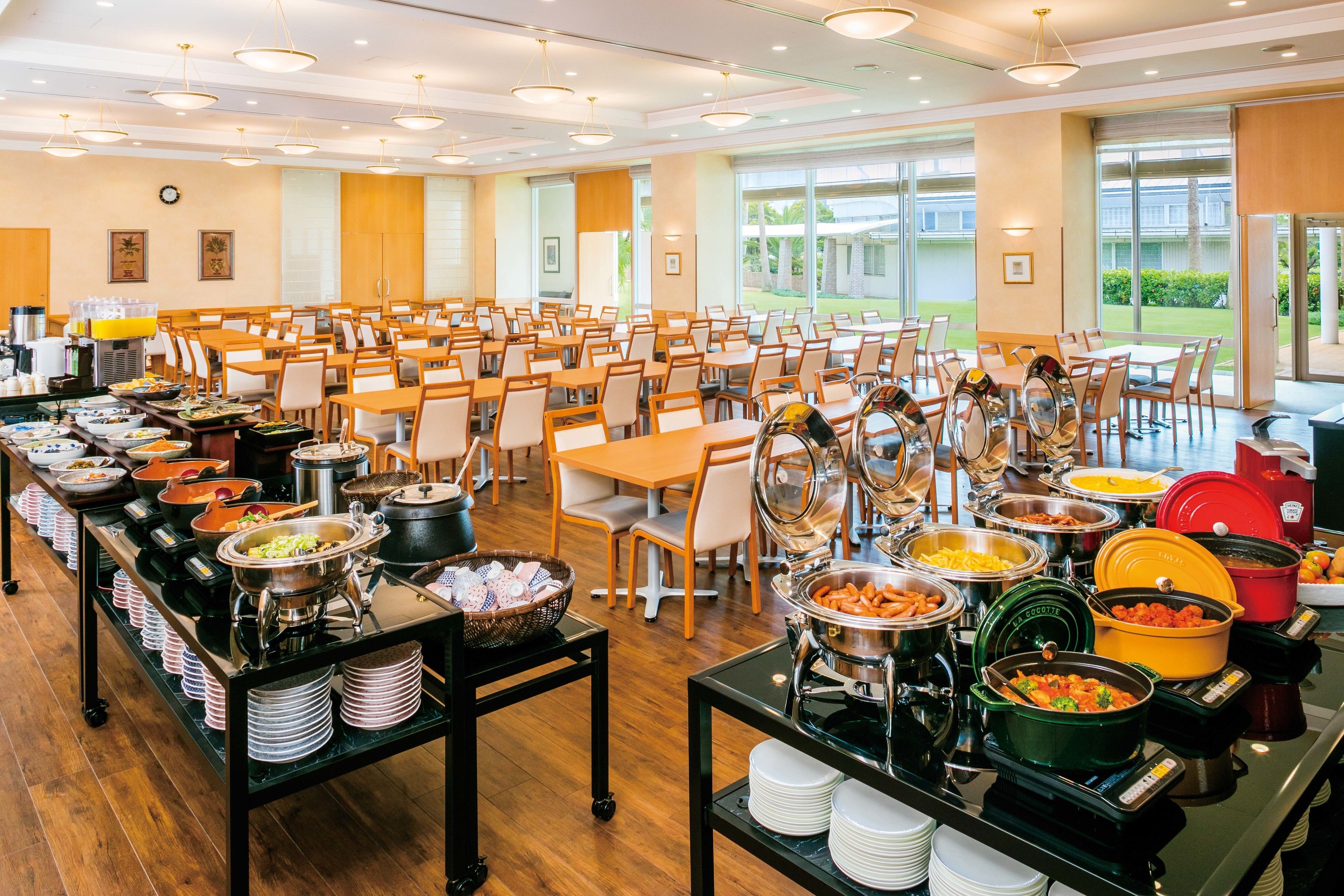 朝食 (ビュッフェ)、毎日提供 (1 名様 2700 JPY)