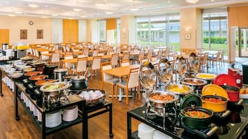 Petit déjeuner buffet (2700 JPY par personne)