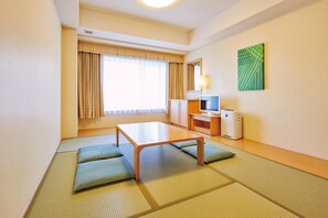 Premium bedding, in-room safe, desk, blackout drapes - Hotel Emion Tokyo Bay (Urayasu)