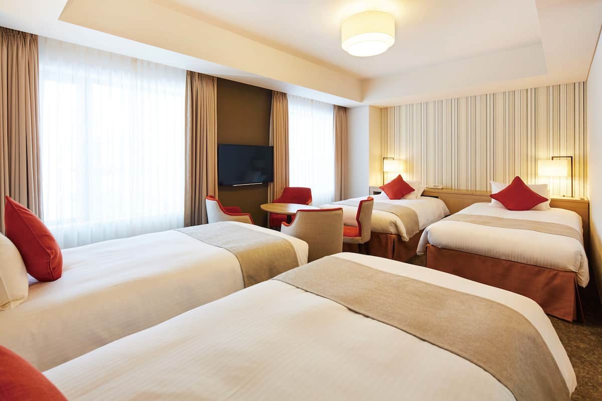 Premium bedding, in-room safe, desk, blackout drapes