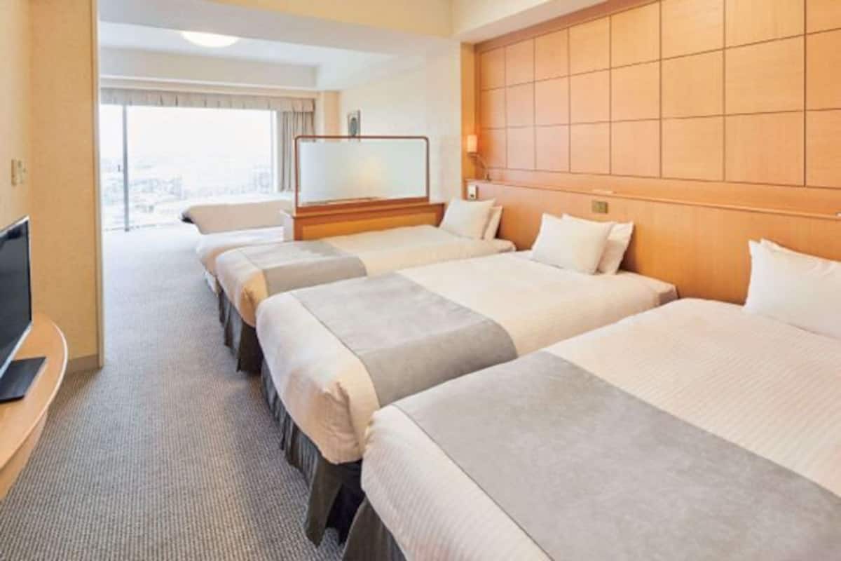 Premium bedding, in-room safe, desk, blackout curtains