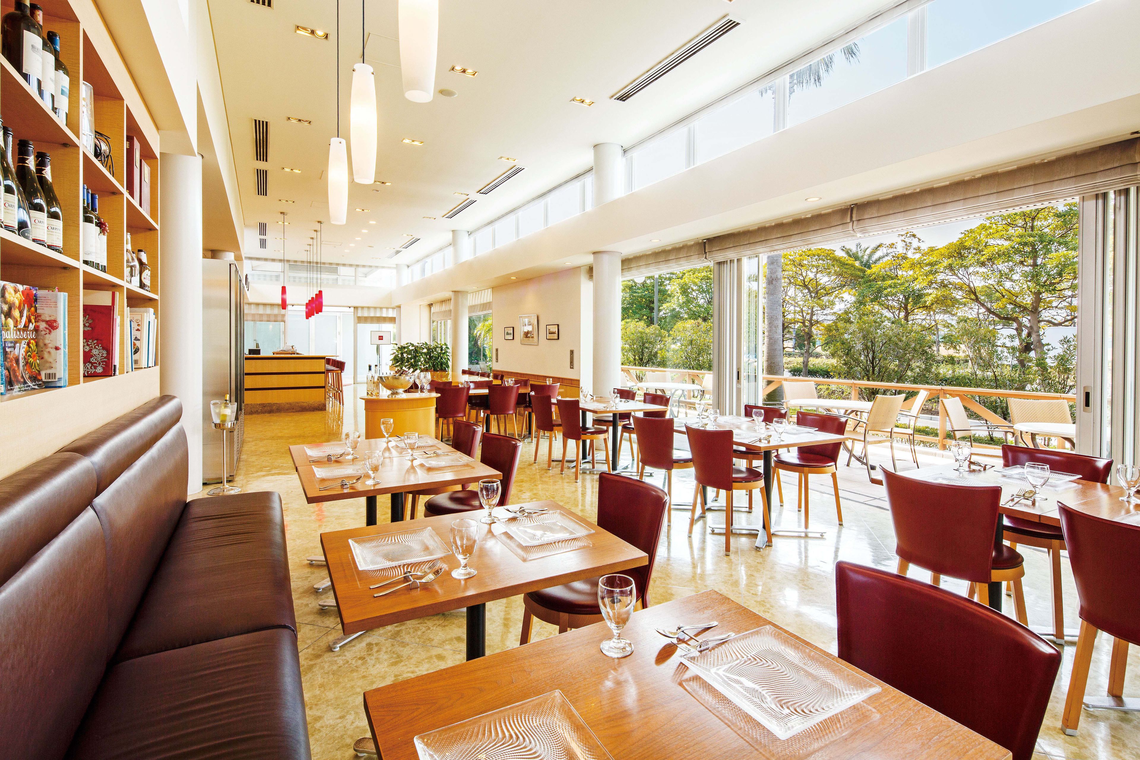 2 restaurants, breakfast, lunch, dinner served; japanese cuisine