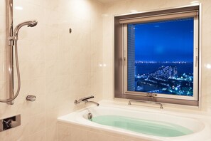 Combined shower/tub, free toiletries, hair dryer, slippers - Hotel Emion Tokyo Bay (Urayasu)