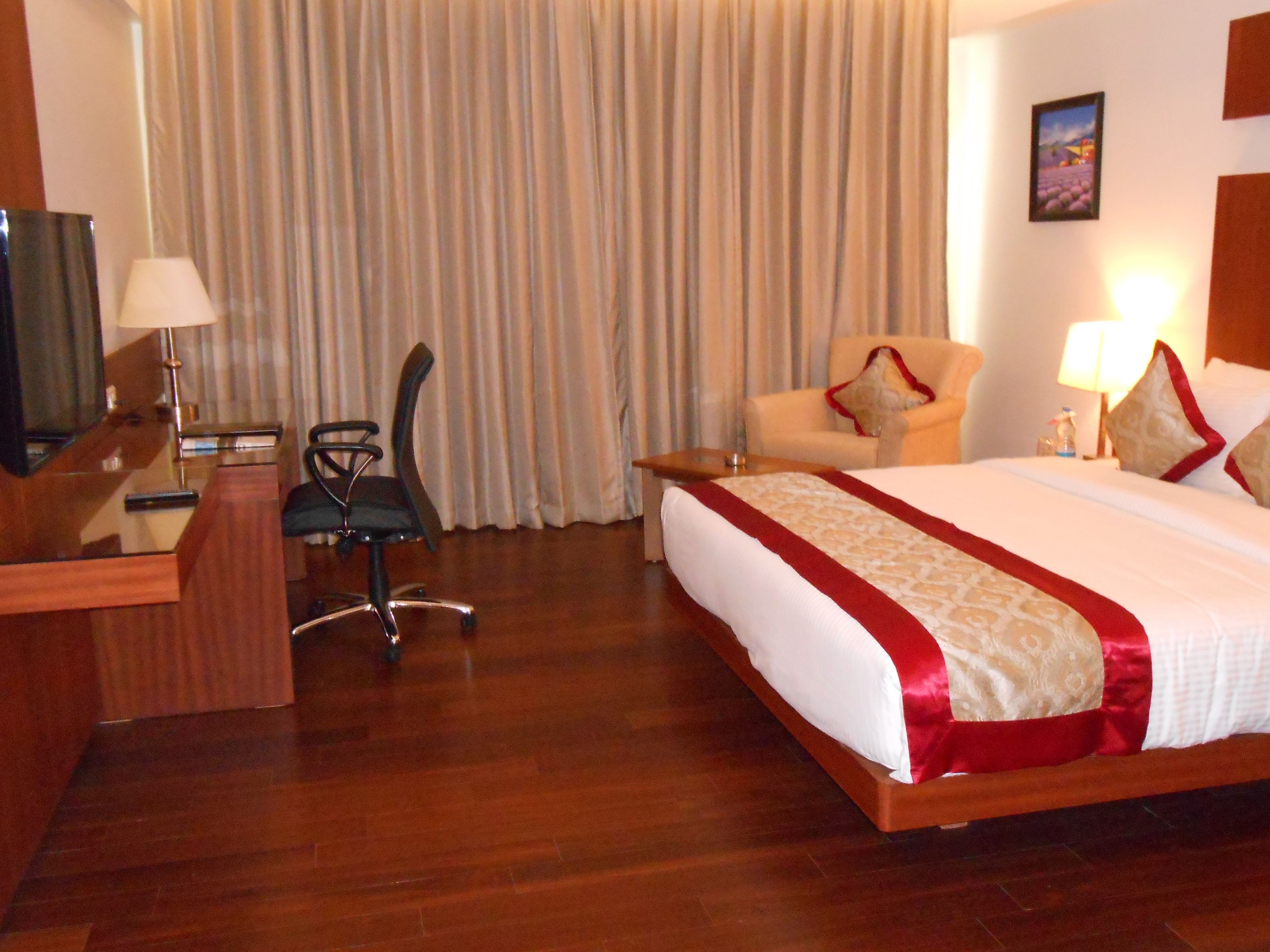 1 bedroom, premium bedding, minibar, in-room safe