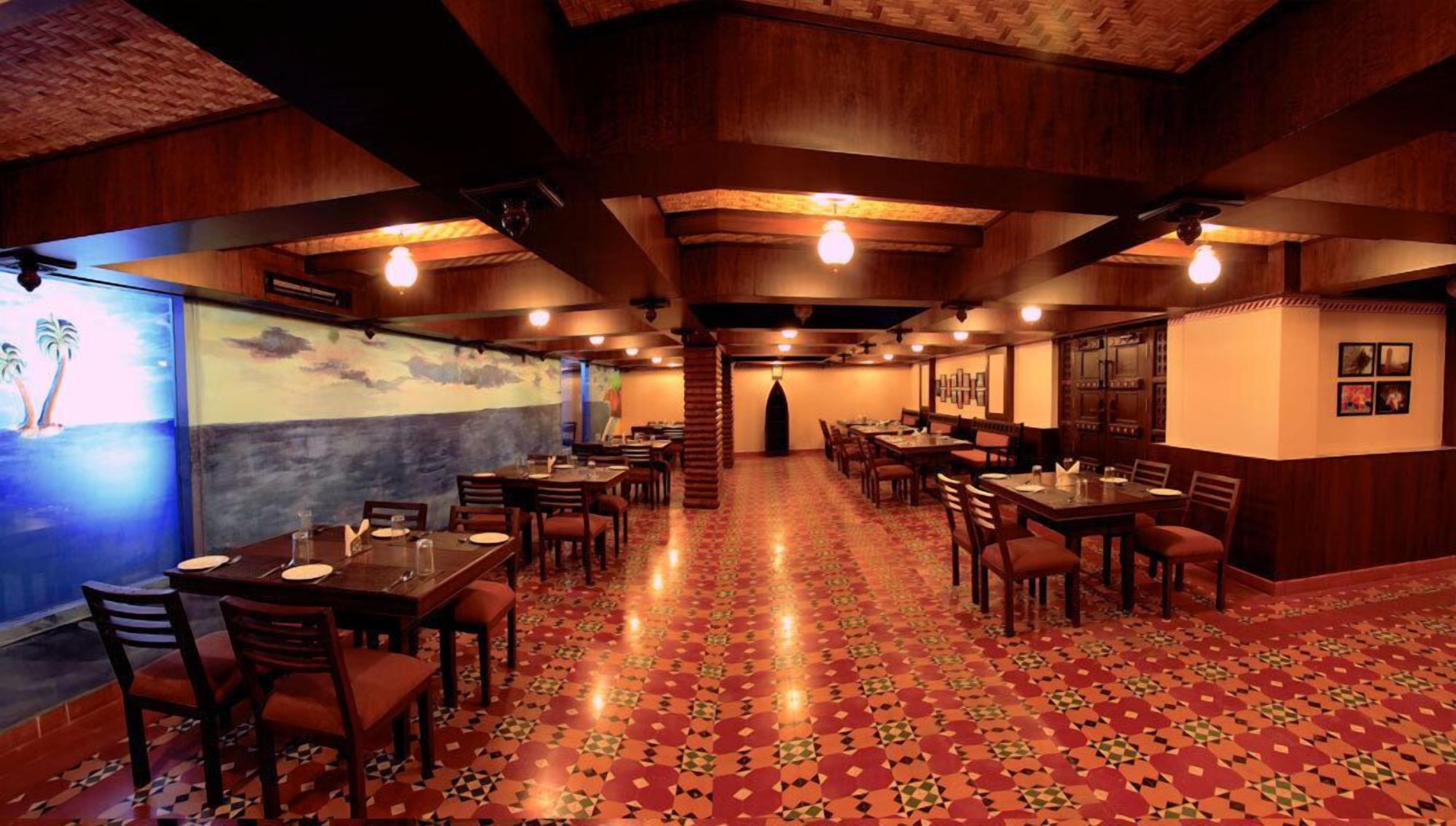 3 restaurants, breakfast, lunch, dinner served; international cuisine