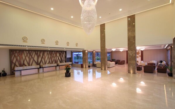 Interior entrance - Denissons (Hubli)