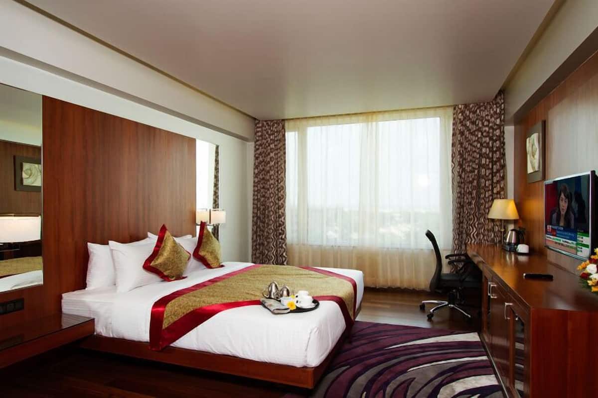 1 bedroom, premium bedding, minibar, in-room safe