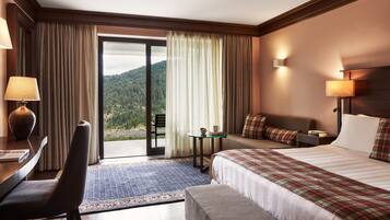 Suíte estúdio, vista para a montanha | 1 quarto, lençóis italianos Frette, roupas de cama premium