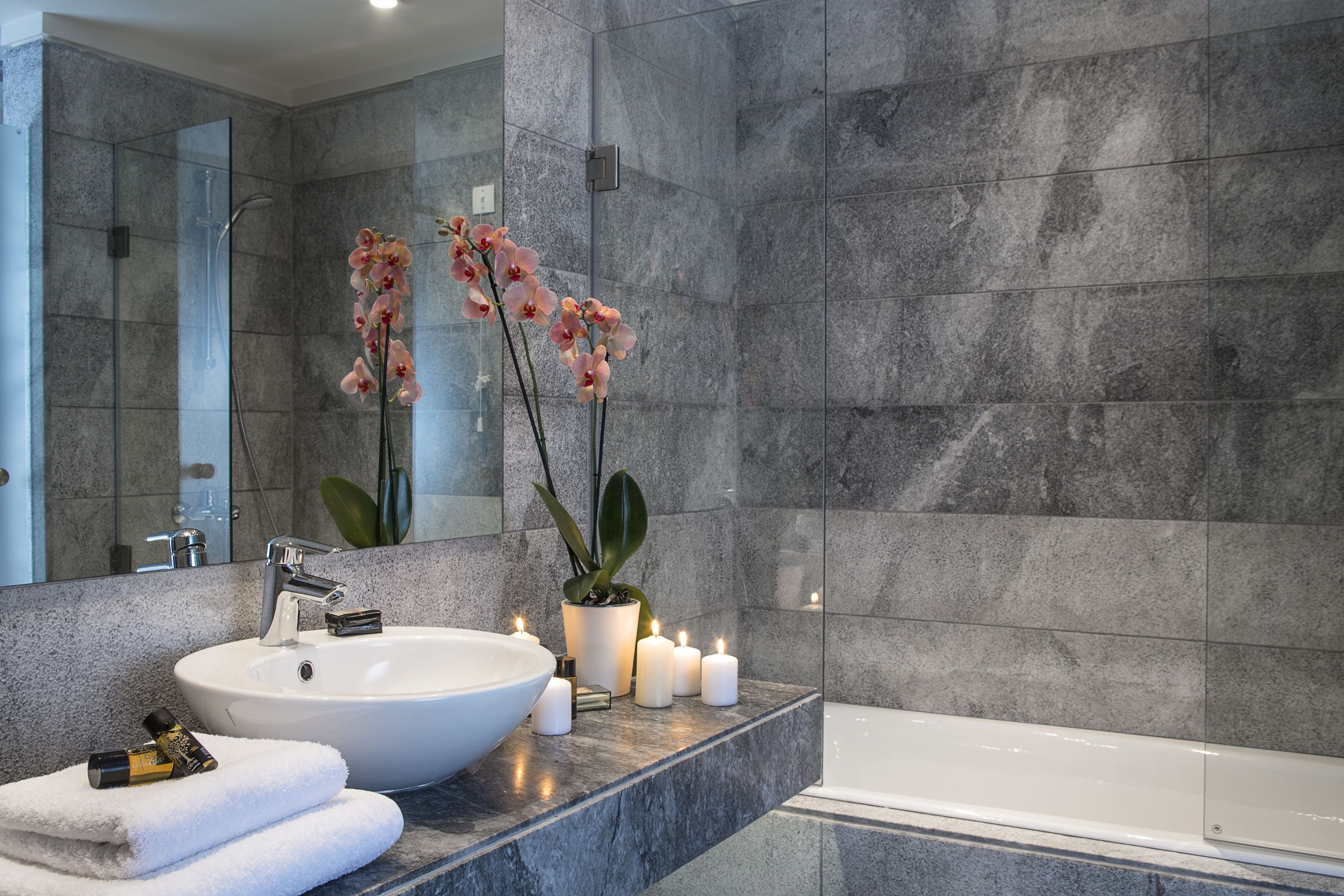 separate bathtub and shower, spring water bathtub, rainfall showerhead