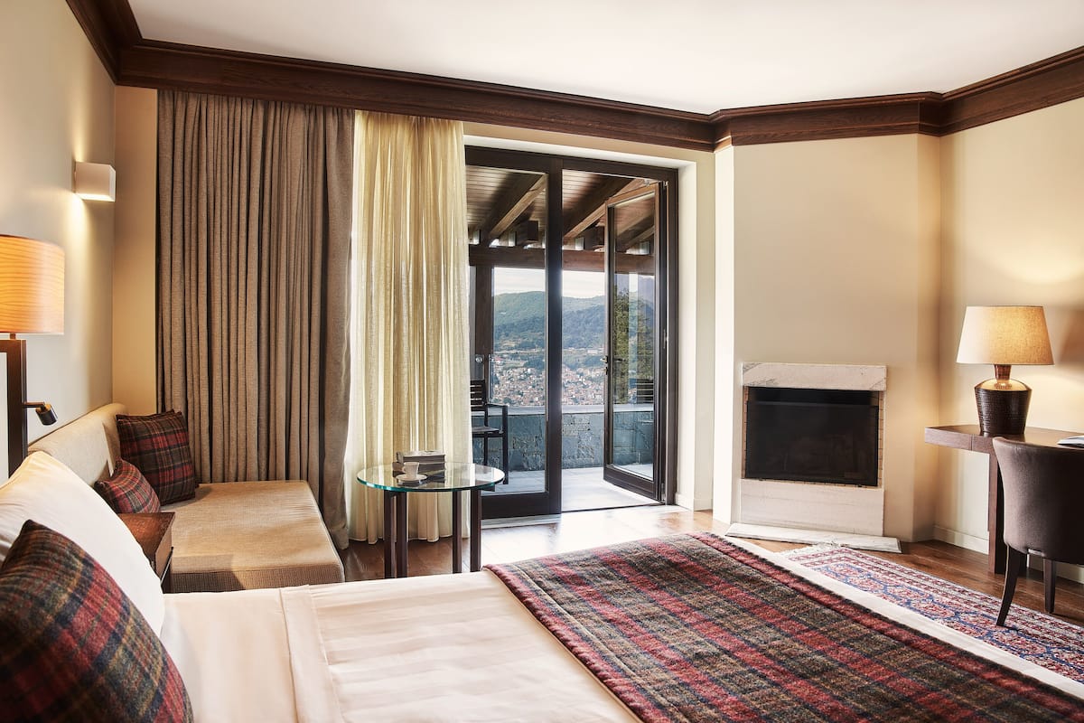 Panoramic Suite, Mountain View | 1 bedroom, Frette Italian sheets, premium bedding, down comforters