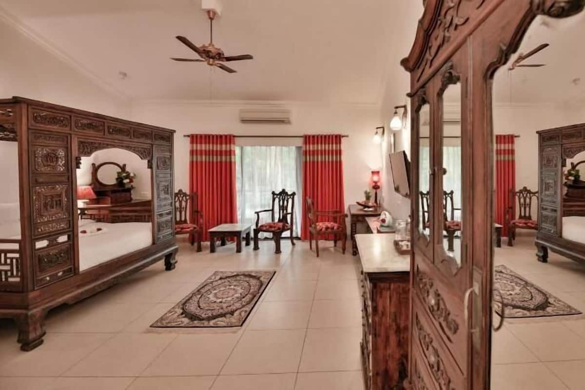 Egyptian cotton sheets, premium bedding, down duvets, pillow-top beds